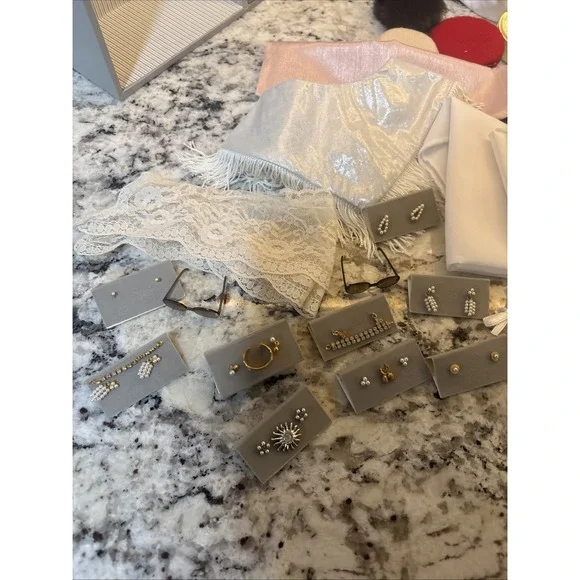 Franklin Mint Jackie Kennedy Doll with Wardrobe Trunk Outfits Accessories Book - Picture 2 of 16